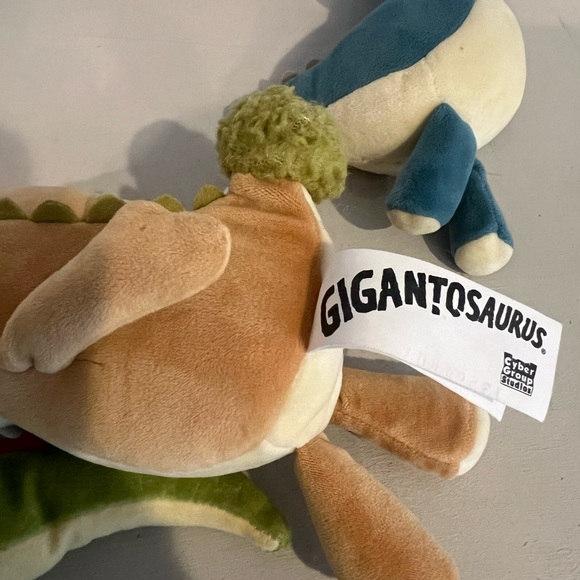 gigantosaurus tv show set of 3 stuffed animals. - Picture 6 of 8